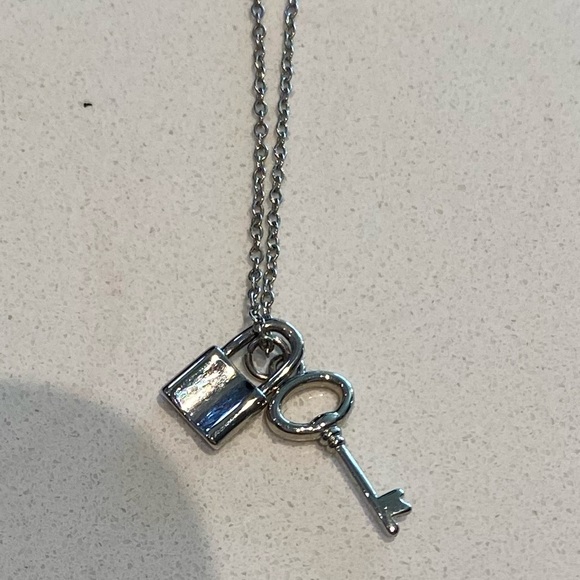 Jewelry Bundle - current styles! necklaces, earrings, rings - Picture 6 of 9